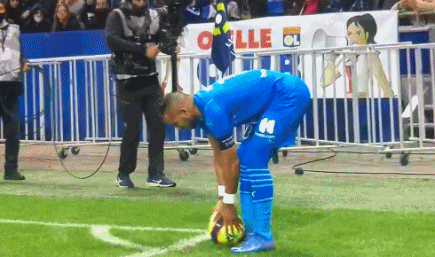 齐沃：两次被动换人影响了比赛，我们在体能下降后无法调整（齐沃：两度被迫换人打乱节奏，体能下滑后球队未能及时应对）