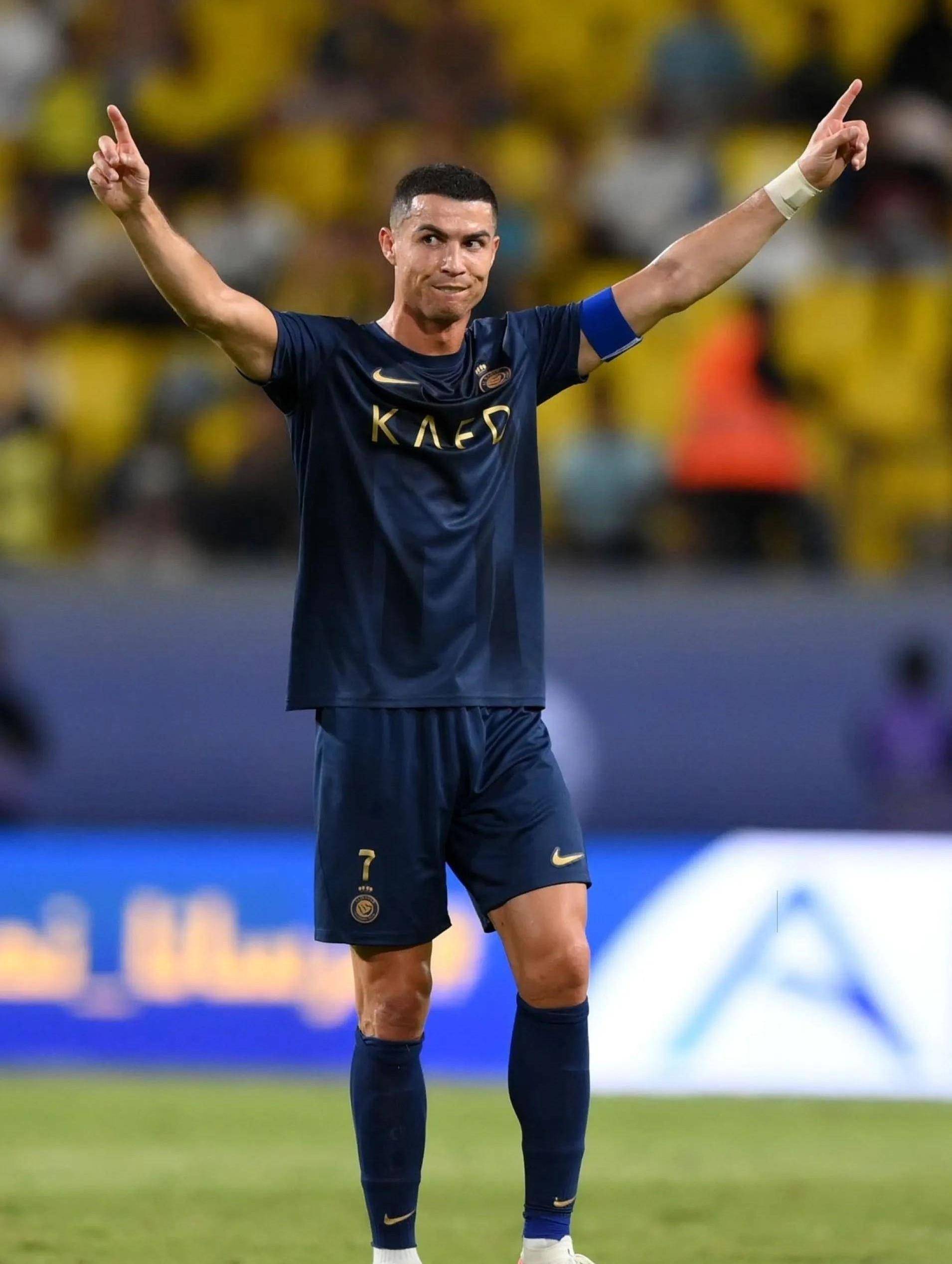 斯基拉：尤文将给伊尔迪兹500-550万年薪，加与欧冠挂钩奖金（斯基拉：尤文拟向伊尔迪兹提供500-550万年薪，并附欧冠激励条款）