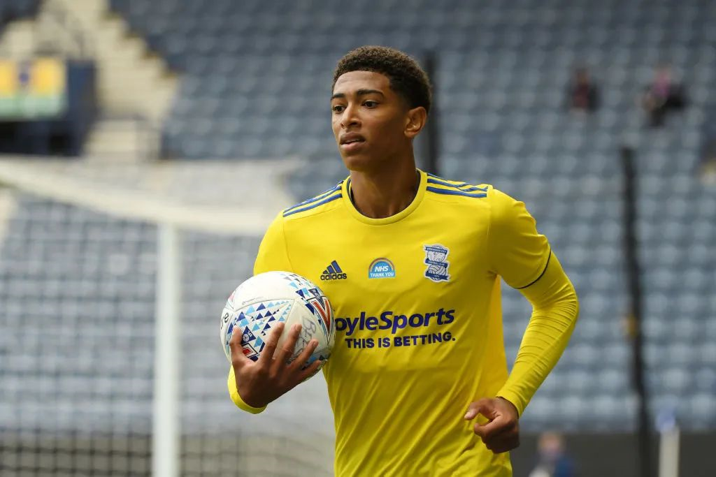 马卡：皇马预计本赛季将收入12.48亿欧，比上赛季增加6350万（马卡：皇马本季营收预计达12.48亿欧，较上季增长6350万）