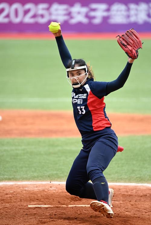 罗马诺：斯洛特在队内的权威不降反升，他需要萨拉赫主动道歉（罗马诺：斯洛特在队内威信不减反增，盼萨拉赫主动致歉）