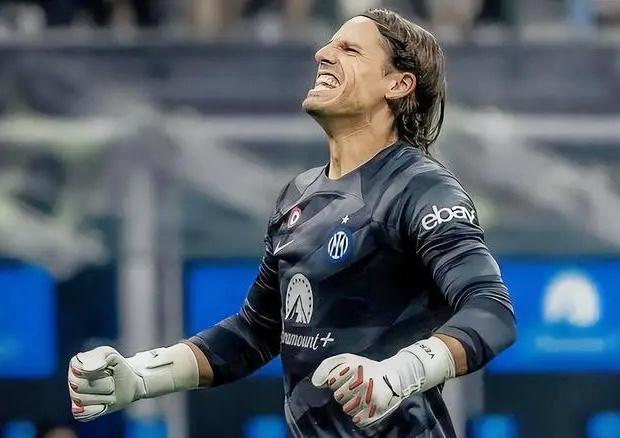 记者：海港对奥斯卡健康状况高度关切，通过多种方式表达慰问（记者：海港对奥斯卡健康深切关注，已通过多渠道表达慰问）