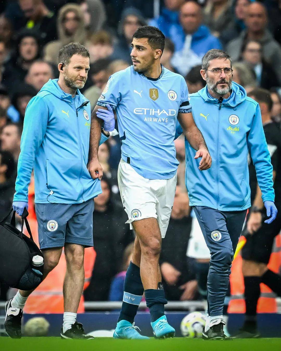 阿尔特塔：孔帕尼做什么都会很出色，他干得这么好我非常开心（阿尔特塔盛赞孔帕尼：无论做什么都很出色，他的表现让我非常高兴）