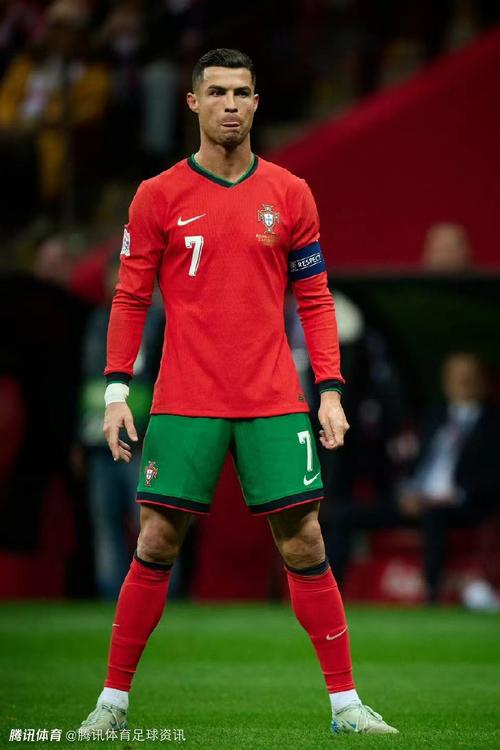 34岁阿联酋国脚奥马尔宣布退役，曾斩获亚洲足球先生（34岁阿联酋球星奥马尔挂靴，曾当选亚洲足球先生）