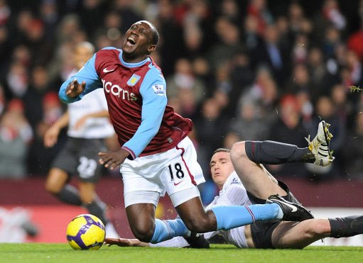 英媒：为抵抗巴萨的兴趣，拜仁将为凯恩提供一份打破限制政策的合同（英媒称为抗衡巴萨追求，拜仁将向凯恩开出打破薪资政策的合同）