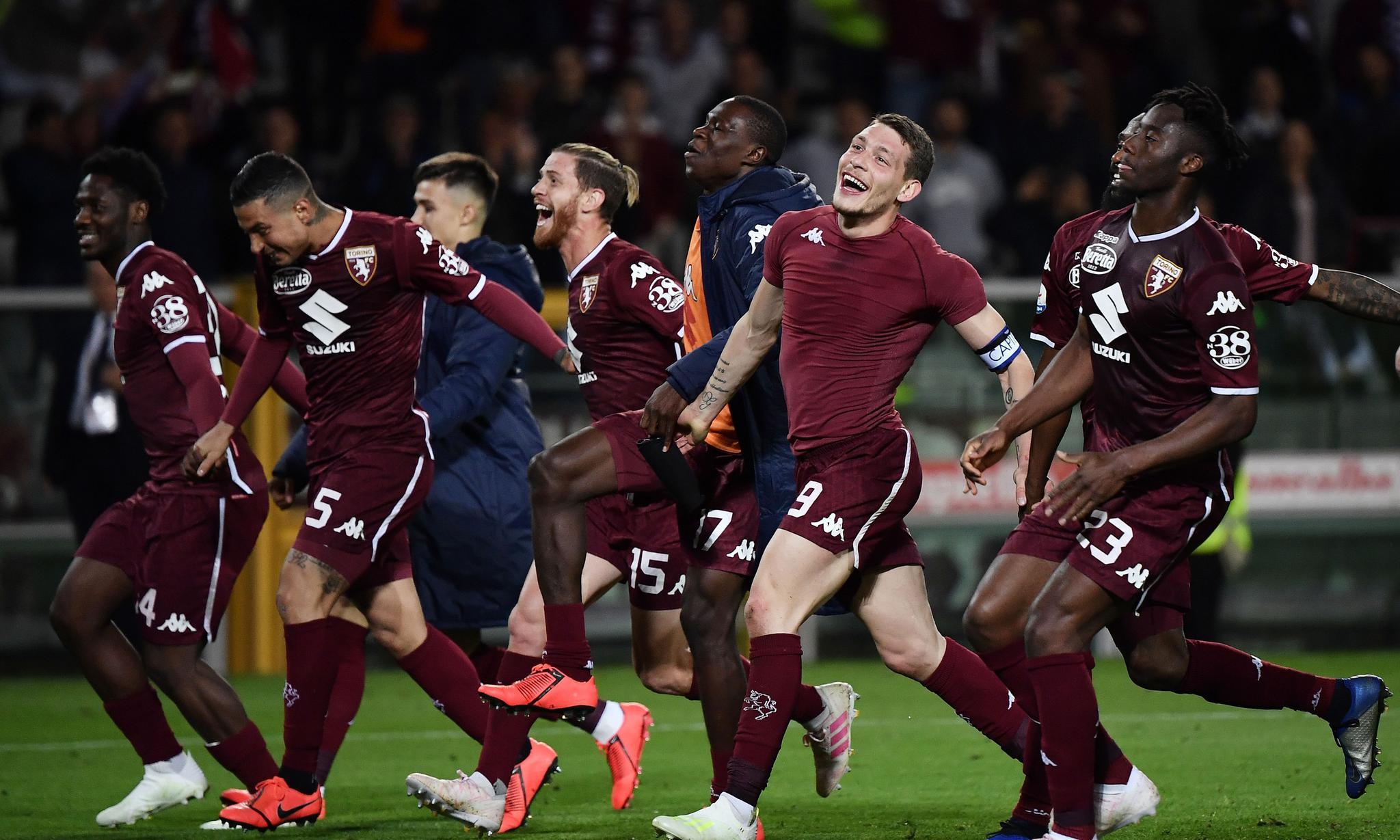 阿德耶米被换下后不满欲直接离场，多特将对其进行处罚（阿德耶米不满被换下欲径直离场，多特将予处罚）