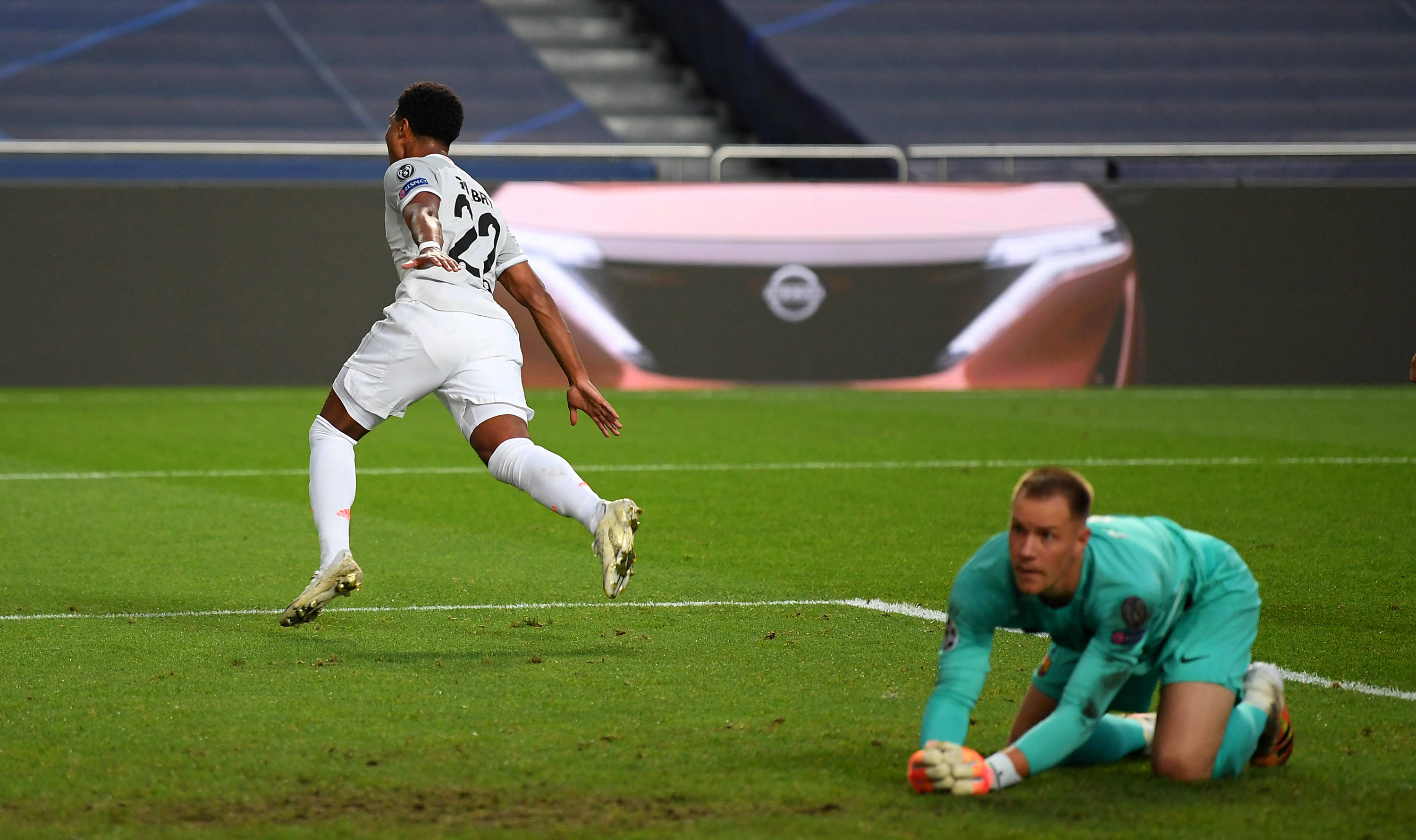 法足协主席：看到有人拍姆巴佩行李标签，这种骚扰实在太夸张（法国足协主席斥偷拍姆巴佩行李牌：行为越界，骚扰离谱）