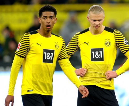 逆足双飞翼齐闪光！国米2500万先生3战逆袭，从水货逆袭球迷宠儿（逆足双翼同耀！国米2500万引援三战爆发，甩掉水货成球迷新宠）